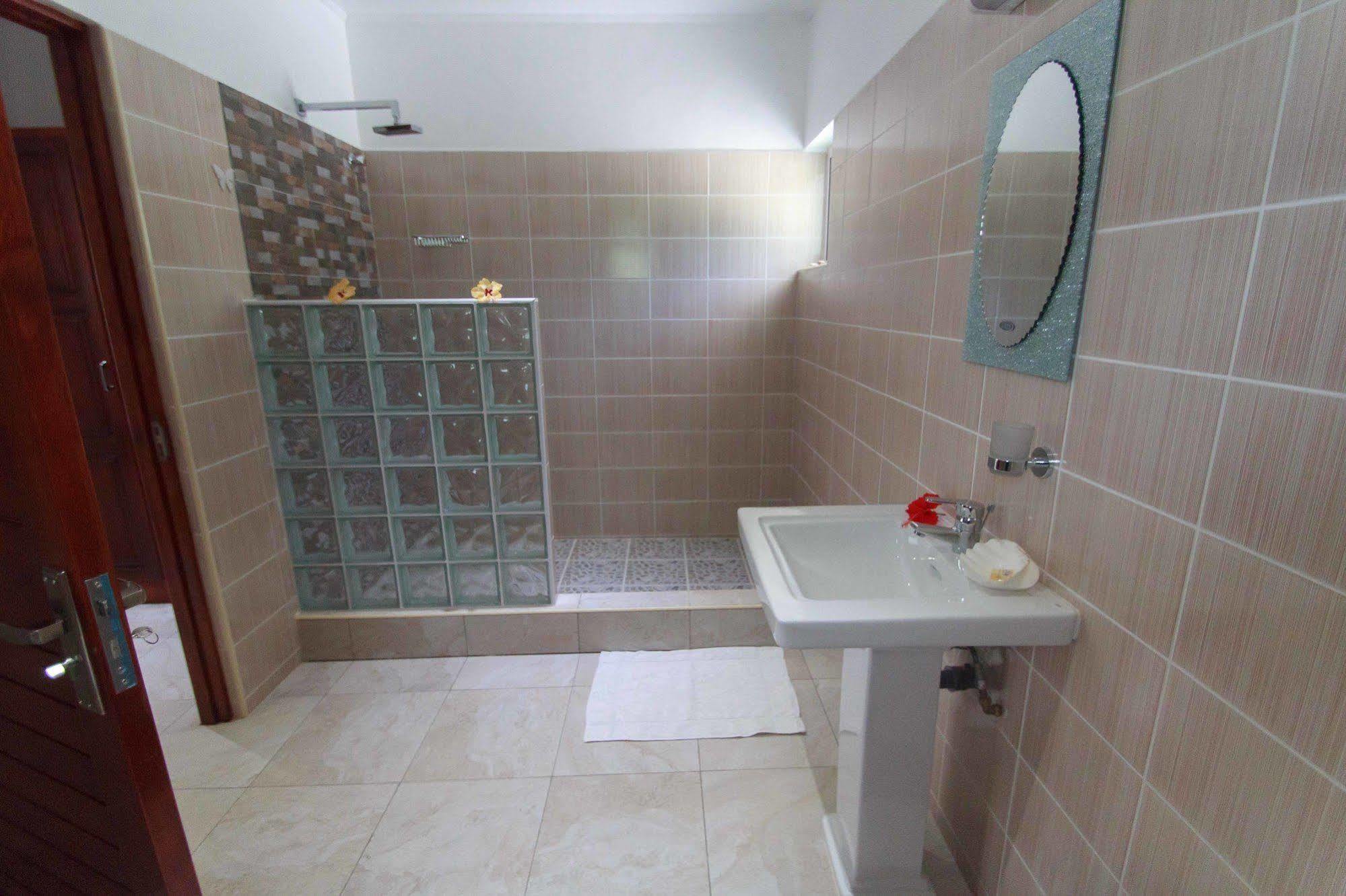 Coco Blanche Apartment Anse Royale Exterior photo