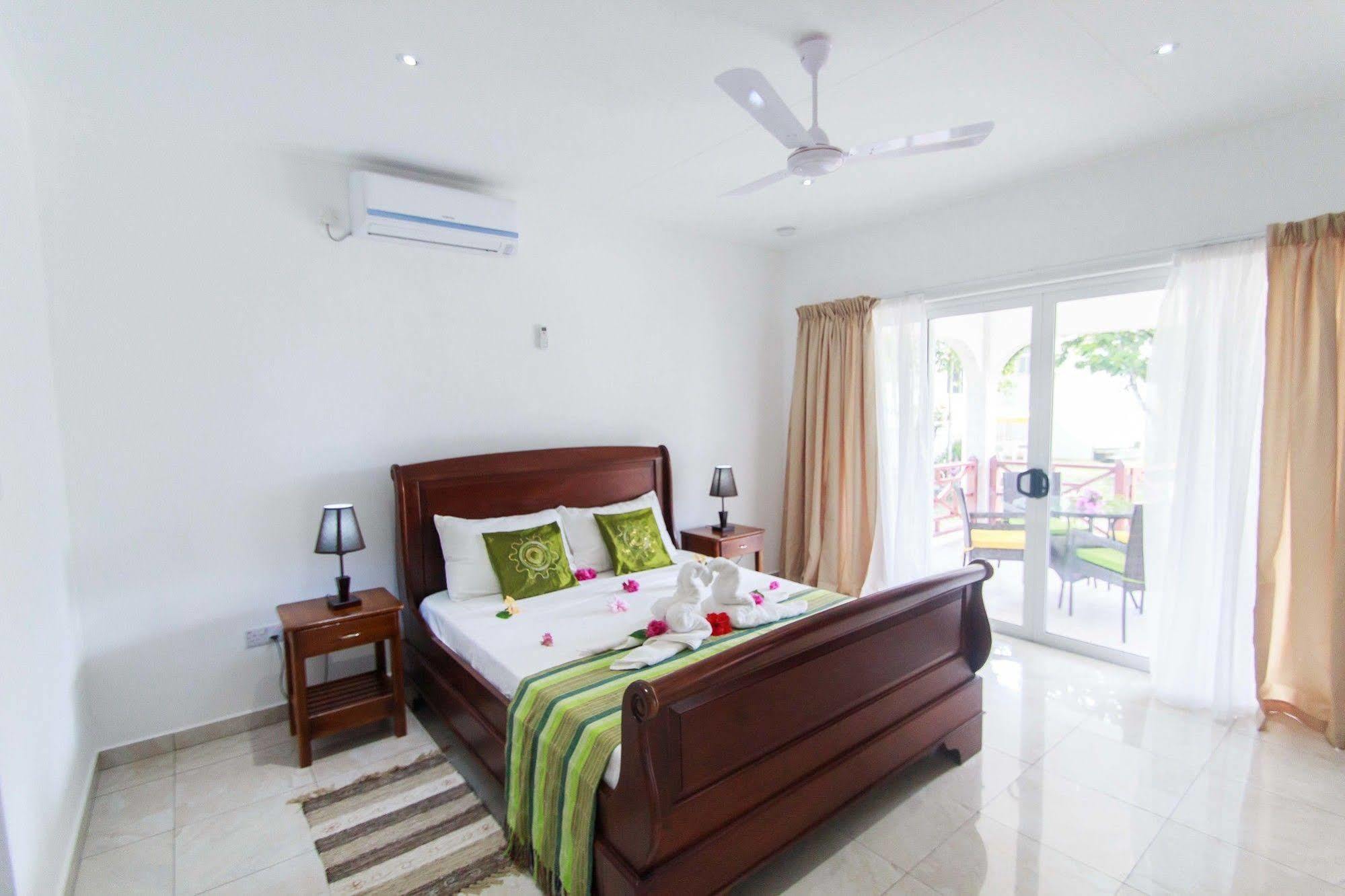 Coco Blanche Apartment Anse Royale Exterior photo